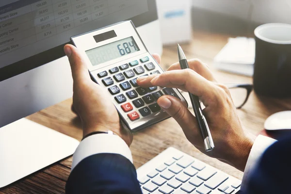 Empresário que trabalha no escritório — Fotografia de Stock