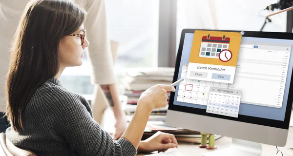 Woman showing on monitor with calendar — Stock Photo, Image
