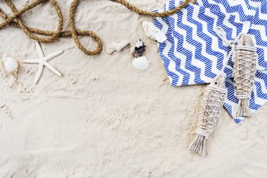 Yaz denizyıldızı kum üzerinde