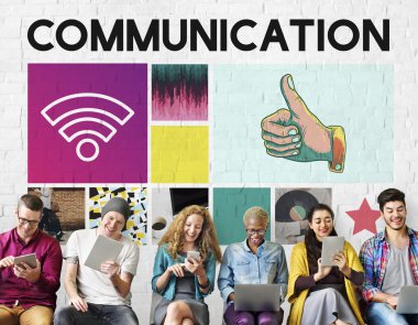 İnsanlar dijital araçları tarama  