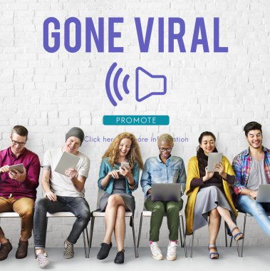 İnsanlar dijital araçları tarama  