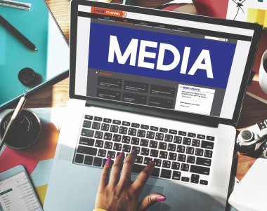 dizüstü bilgisayar ile çalışma alanı tablosu