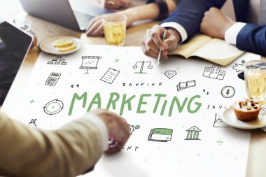 insanlar pazarlama hakkında tartışıyor