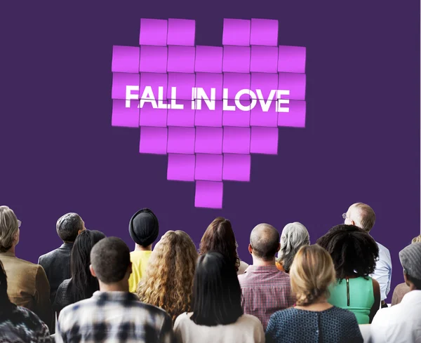 Personnes au séminaire avec Fall in Love — Photo