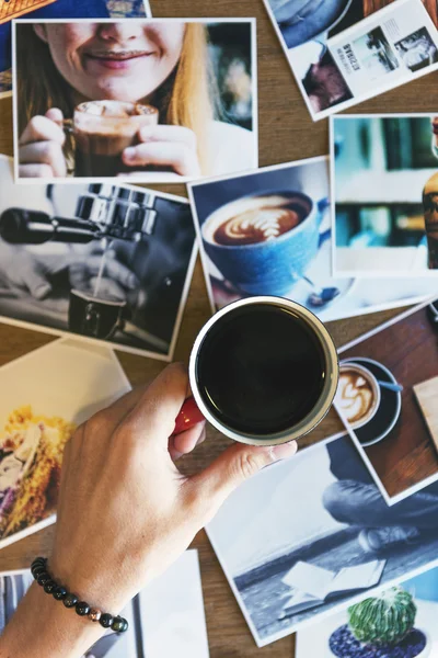 Uomo in possesso di una tazza di caffè — Foto Stock