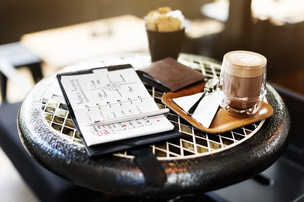 Desayuno por la mañana para hombre de negocios — Foto de Stock