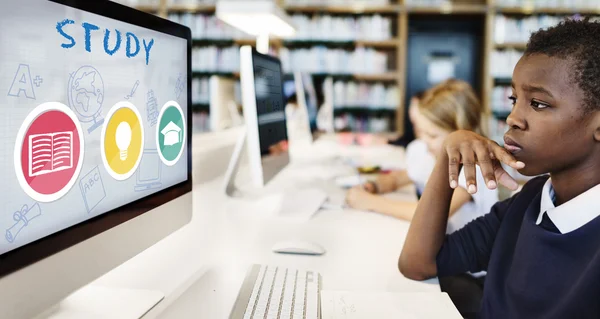 Kids studying with computer — Stock Photo, Image