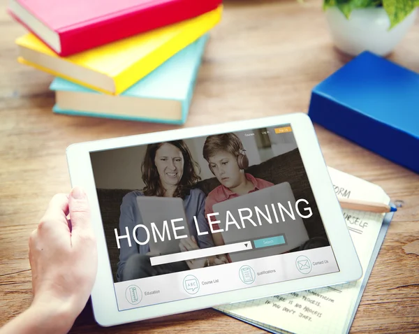 Tableta digital con concepto de aprendizaje en el hogar —  Fotos de Stock