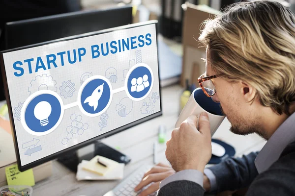 Businessman typing on computer keyboard — Stock Photo, Image