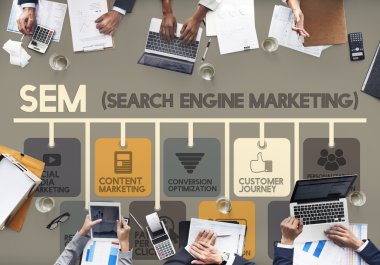 Ofiste çalışan iş adamları