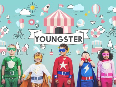 Süper kahraman çocuklar oynarken ve eğlenin