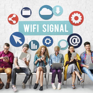 İnsanlar dijital araçları tarama  