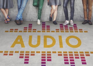 duvara duran insanlar