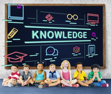 Çeşitlilik çocuk birlikte oturan