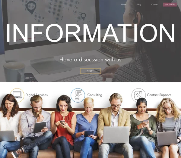 Folk sitter med enheter och information — Stockfoto