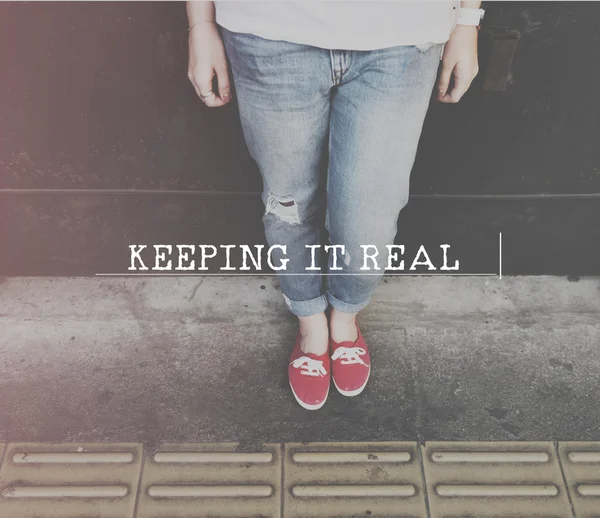 Womans legs in red shoes — Stock Photo, Image