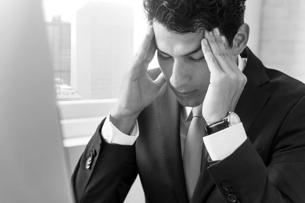 Depressieve man, Stress, hoofdpijn — Stockfoto