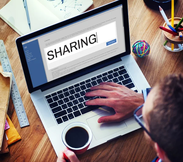 Laptop with Sharing Search Bar on Screen — Stock Photo, Image