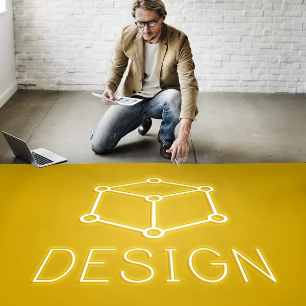 Empresário que trabalha com design — Fotografia de Stock