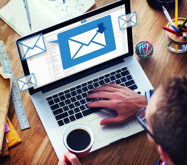 Man using laptop — Stock Photo, Image