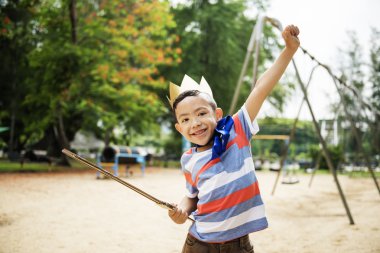 okul öncesi çocuk taç