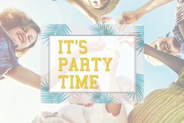 Beach partide kutlama arkadaş