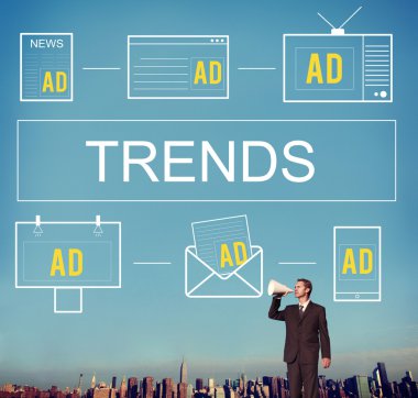 Cityscape karşı megafon ile işadamı 