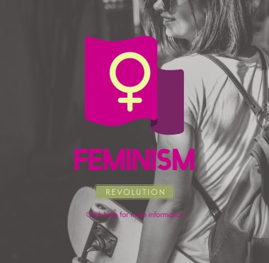 kaykay ile genç kadın