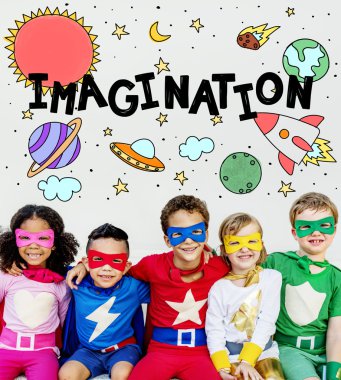 Süper kahraman çocuklar oynarken ve eğlenin