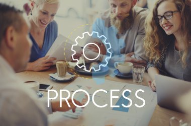 insanlar süreci hakkında tartışıyor