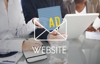 Web Sitesi ile Çalışan İş Adamları