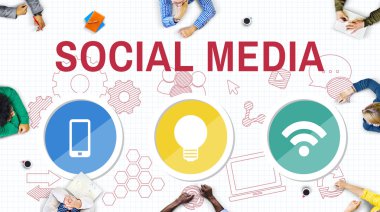 Toplantıda tartışırken iş adamları 