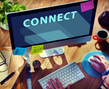 Bilgisayar kullanan adam 