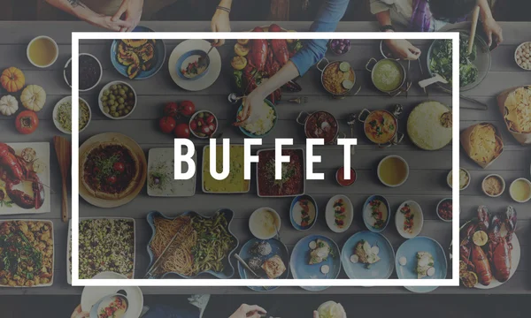 Tabulka s jídlem a bufet — Stock fotografie