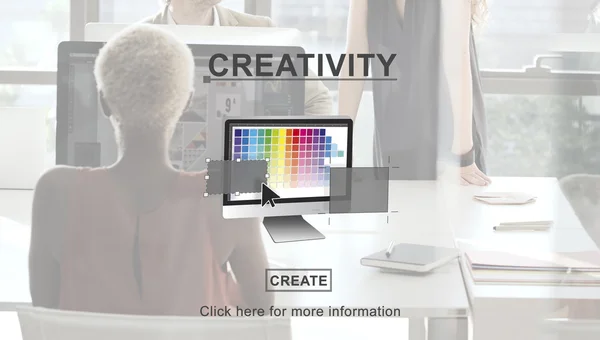 Üzletasszony működik a számítógép és a kreativitás — Stock Fotó