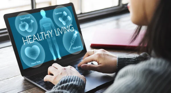 Woman working with laptop — Stock Photo, Image