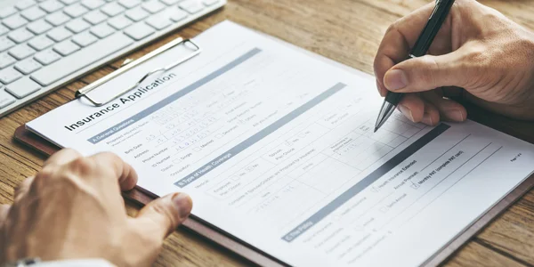 Geschäftsmann arbeitet im Büro — Stockfoto