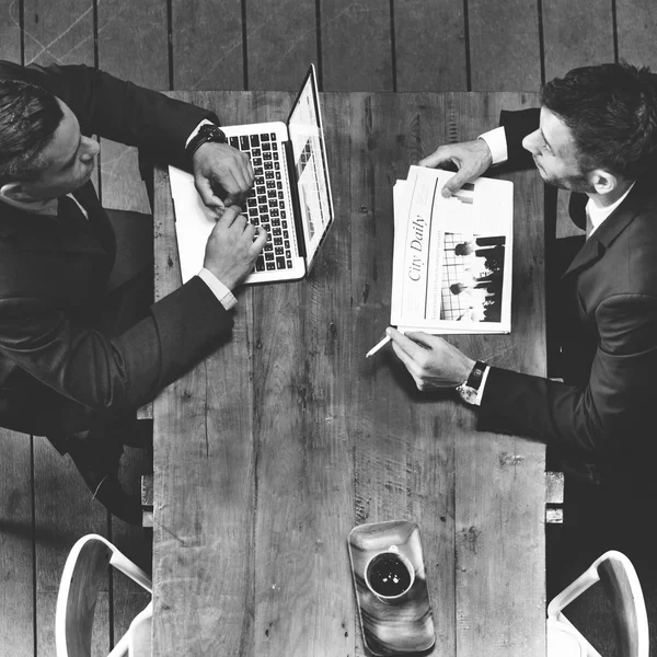 Empresários em reunião têm discussão — Fotografia de Stock