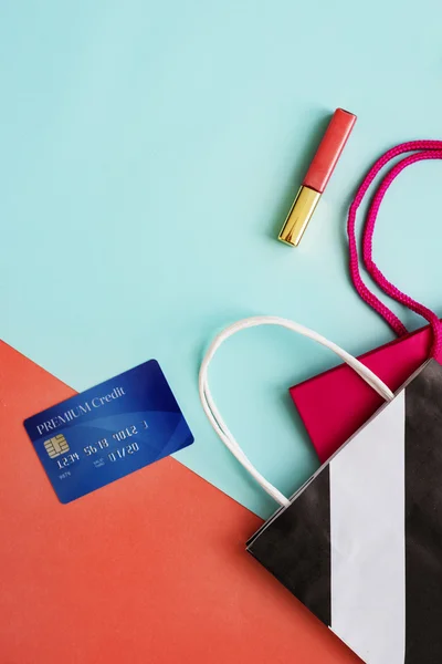 Carta di credito e shopping bags — Foto Stock