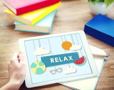 kişi holding dijital tablet