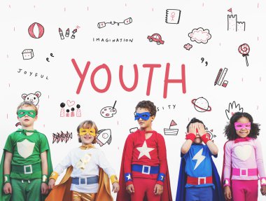 Süper kahraman çocuklar oynarken ve eğlenin