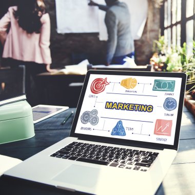 Tablo açılan laptop