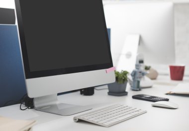 bilgisayar monitöründe çalışma alanı tablosu