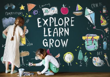 çizme ve yazma iki küçük kız