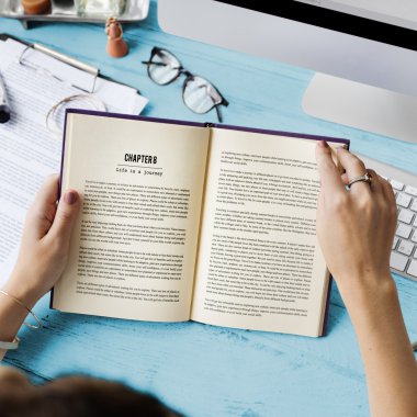 kadın el kitap