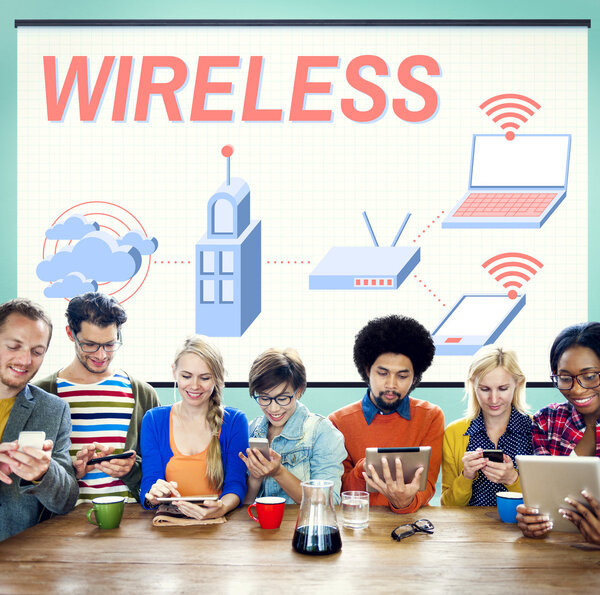 Люди, использующие цифровые устройства