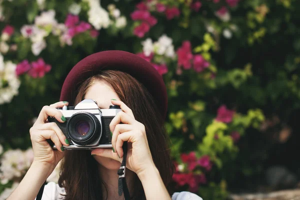 Girl making photos on Camera — Stock Photo, Image