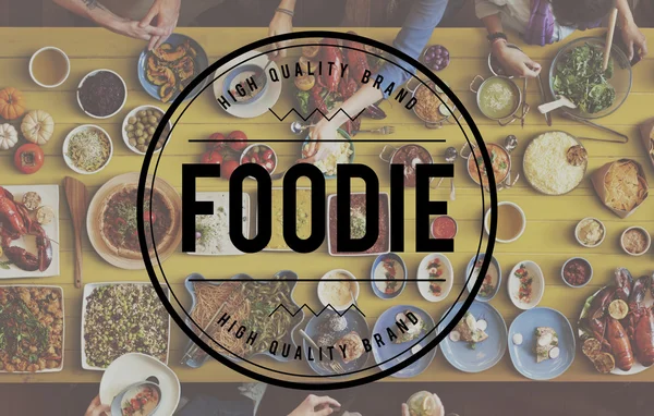 Mesa com alimentos e Foodie — Fotografia de Stock