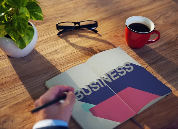 Zakenman schrijven in notebook — Stockfoto