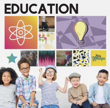 Gülümseyen ve oynayan neşeli çocuklar 